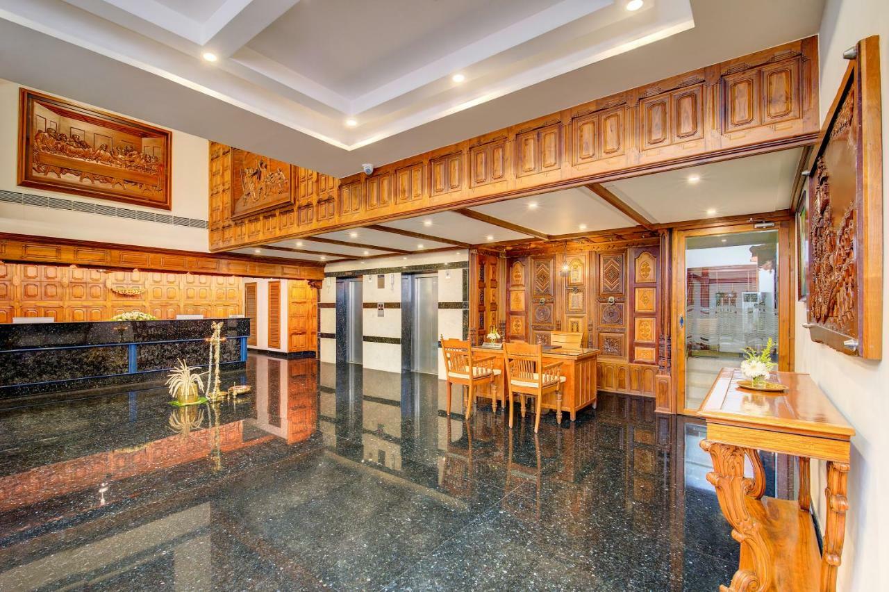 Hotel Sterling Guruvāyūr Esterno foto