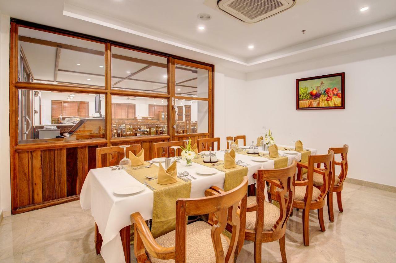 Hotel Sterling Guruvāyūr Esterno foto