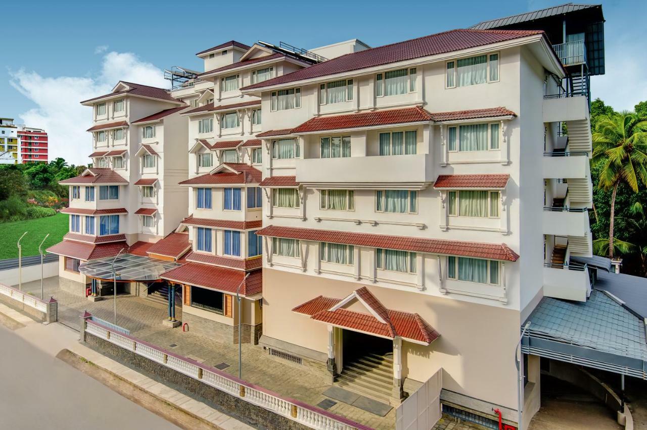 Hotel Sterling Guruvāyūr Esterno foto