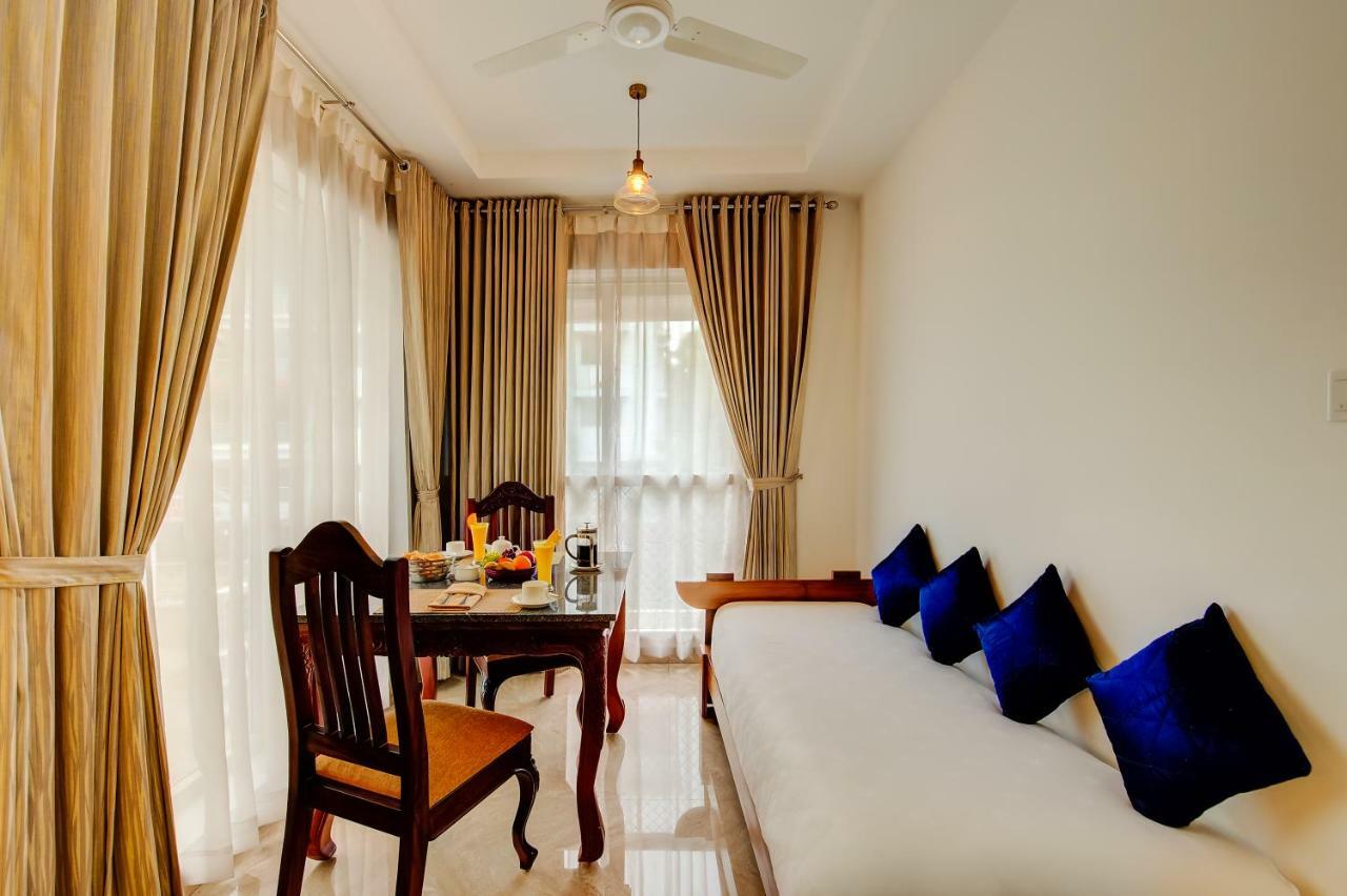 Hotel Sterling Guruvāyūr Esterno foto