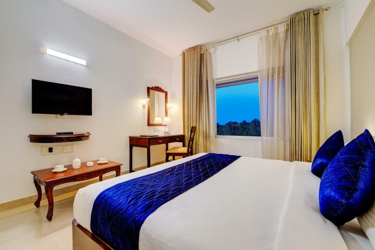Hotel Sterling Guruvāyūr Esterno foto